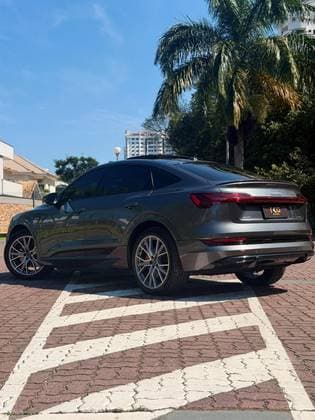 Carro ELÉTRICO SPORTBACK PERFORMANCE BLACK QUATTRO