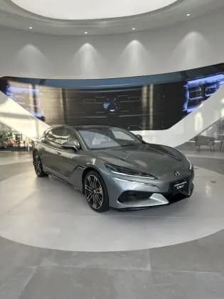 Carro 100 KW ELÉTRICO AWD