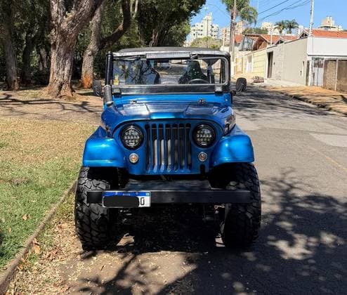 Carro CJ-5