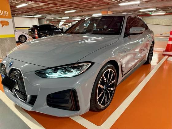 Carro ELÉTRICO eDRIVE40 M SPORT