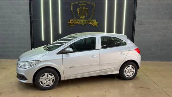 Carro 1.0 MPFI LS 8V FLEX 4P MANUAL