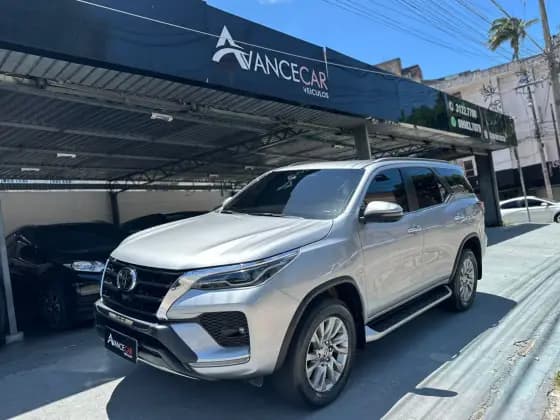 Carro 2.8 D-4D TURBO DIESEL SRX 7L 4X4 AUTOMÁTICO