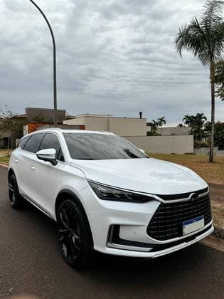 Carro ELÉTRICO AWD