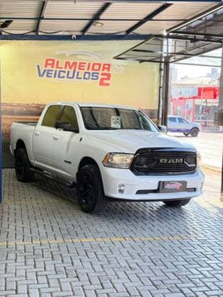 Carro 5.7 V8 GASOLINA LARAMIE CD 4X4 AUTOMÁTICO