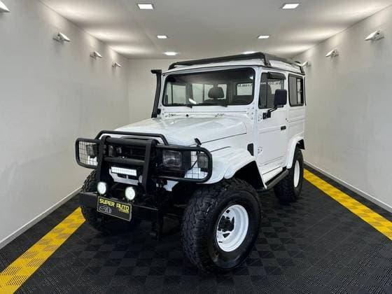 Carro 4.0 OJ50LV 4X4 TETO RIGIDO DIESEL 2P MANUAL