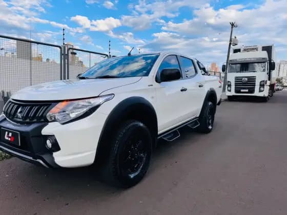 Carro 2.4 16V TURBO DIESEL OUTDOOR GLX CD 4X4 MANUAL