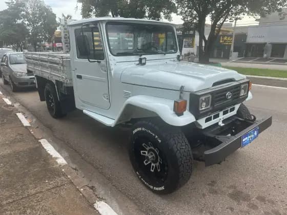 Carro 3.7 BJ55LP-B 4X4 CS DIESEL 2P MANUAL