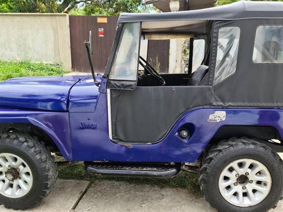 Carro CJ-5