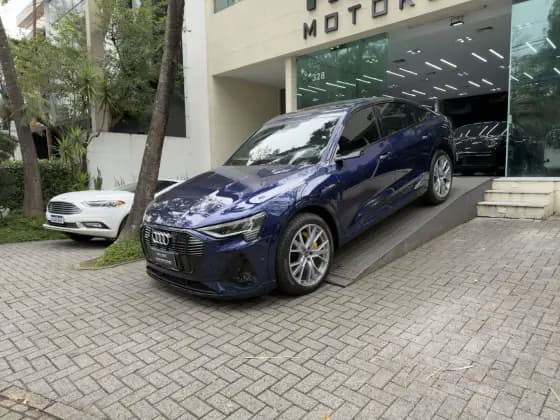 Carro ELÉTRICO SPORTBACK S QUATTRO