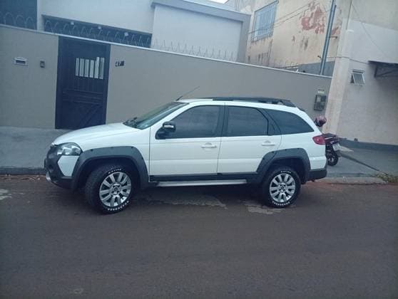 Carro 1.8 MPI ADVENTURE WEEKEND 16V FLEX 4P MANUAL