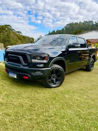 Carro 5.7 V8 GASOLINA REBEL CD 4X4 AUTOMÁTICO