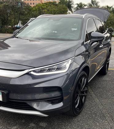 Carro ELÉTRICO AWD