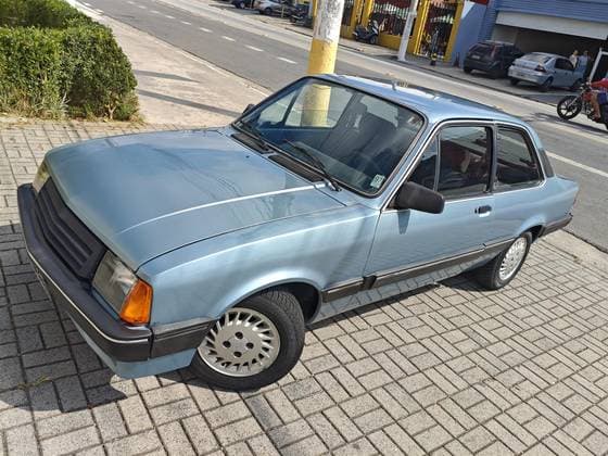 Carro 1.6 DL 8V ÁLCOOL 2P MANUAL