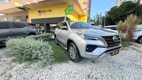 Carro 2.8 D-4D TURBO DIESEL SRX 7L 4X4 AUTOMÁTICO