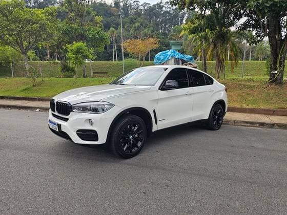 Carro 4.4 M 4X4 COUPÉ V8 32V BI-TURBO GASOLINA 4P AUTOMÁTICO