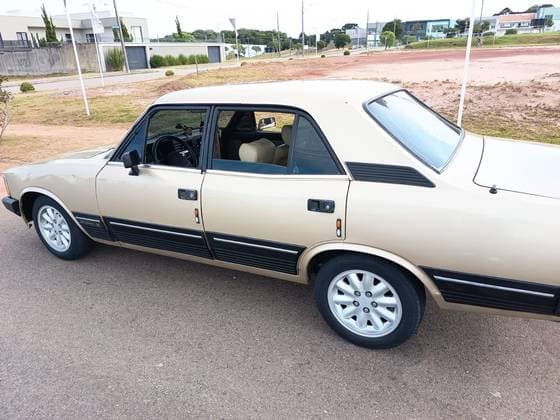 Carro 2.5 DIPLOMATA 8V ÁLCOOL 4P MANUAL