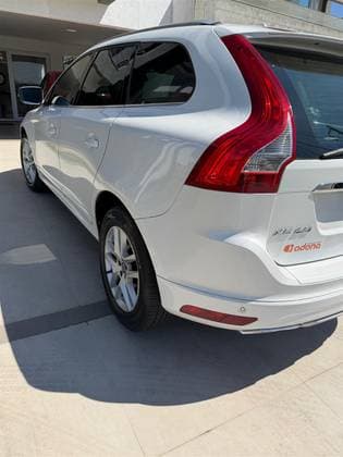 Carro 2.4 D5 MOMENTUM DIESEL AWD 4P AUTOMÁTICO