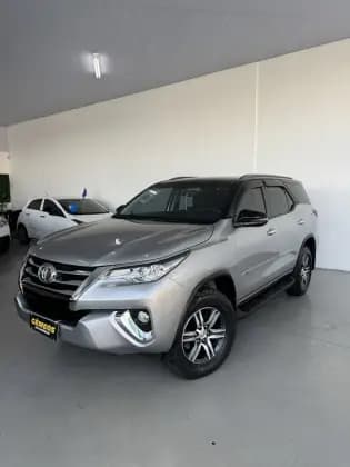 Carro 2.7 SRV 7 LUGARES 4X2 16V FLEX 4P AUTOMÁTICO