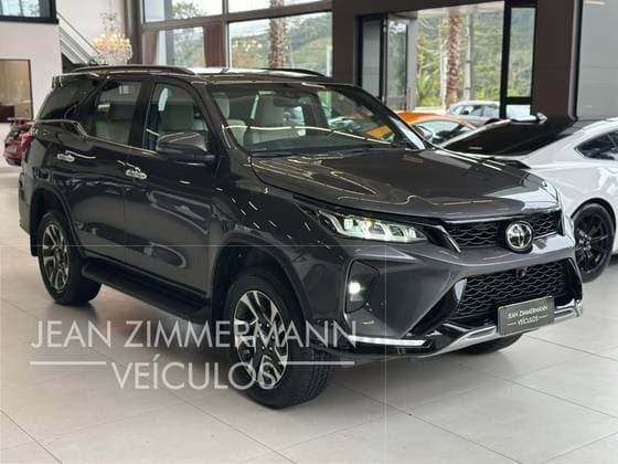 Carro 2.8 D-4D TURBO DIESEL DIAMOND 7L 4X4 AUTOMÁTICO