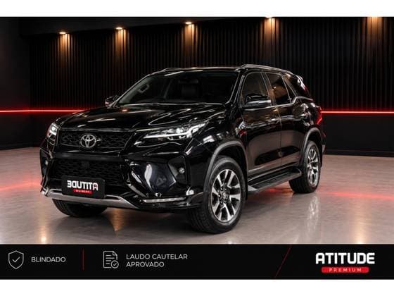 Carro 2.8 D-4D TURBO DIESEL SRX PLATINUM 7L 4X4 AUTOMÁTICO