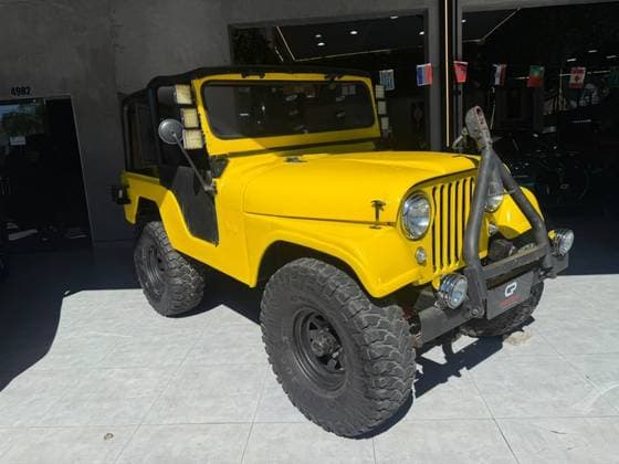Carro CJ-5