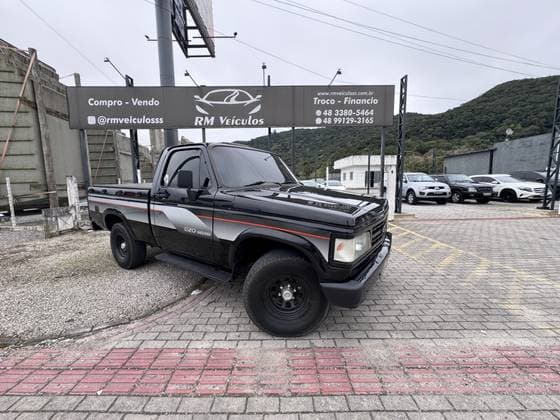 Carro 4.0 CUSTOM DE LUXE CS 8V DIESEL 2P MANUAL