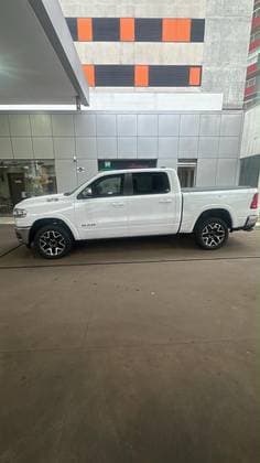 Carro 3.0 HURRICANE 6 BITURBO GASOLINA LARAMIE CD 4X4 AUTOMÁTICO