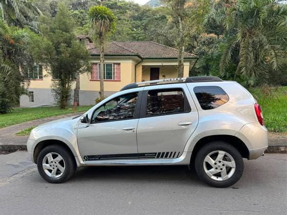 Carro 1.6 DYNAMIQUE 4X2 16V FLEX 4P MANUAL