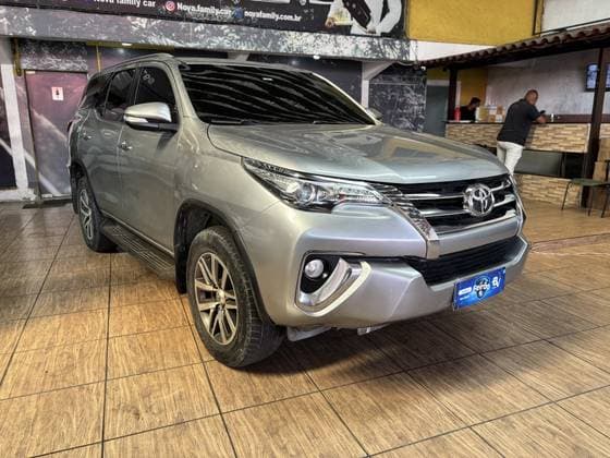 Carro 2.8 SRX 4X4 7 LUGARES 16V TURBO INTERCOOLER DIESEL 4P AUTOMÁTICO