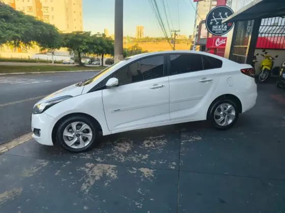 Carro 1.6 COMFORT PLUS 16V FLEX 4P MANUAL