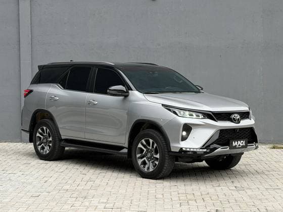Carro 2.8 D-4D TURBO DIESEL DIAMOND 7L 4X4 AUTOMÁTICO