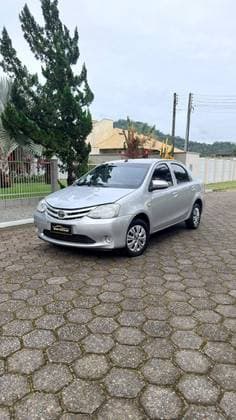 Carro 1.5 X SEDAN 16V FLEX 4P MANUAL