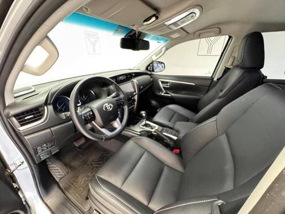 Carro 2.8 D-4D TURBO DIESEL SRX PLATINUM 4X4 AUTOMÁTICO