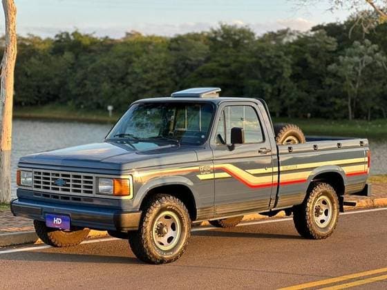 Carro 4.0 CUSTOM DE LUXE CS 8V DIESEL 2P MANUAL