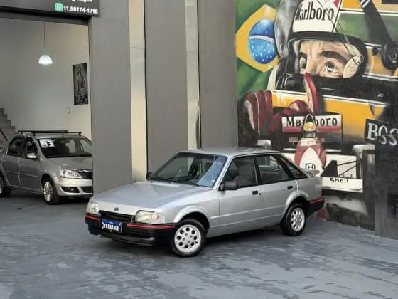 Carro 1.8 GUARUJÁ 8V GASOLINA 4P MANUAL