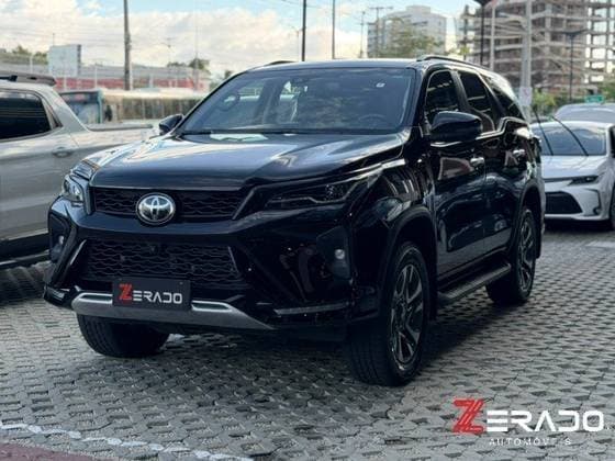 Carro 2.8 D-4D TURBO DIESEL SRX PLATINUM 7L 4X4 AUTOMÁTICO