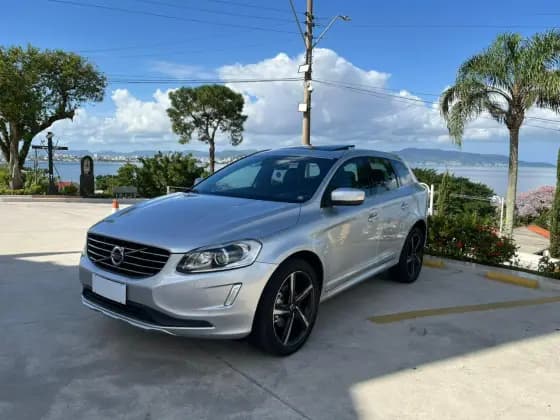 Carro 2.4 D5 MOMENTUM DIESEL AWD 4P AUTOMÁTICO