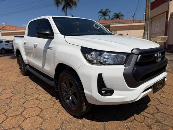 Carro 2.8 D-4D TURBO DIESEL CD POWER PACK 4X4 AUTOMÁTICO