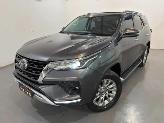 Carro 2.8 D-4D TURBO DIESEL SRX 7L 4X4 AUTOMÁTICO