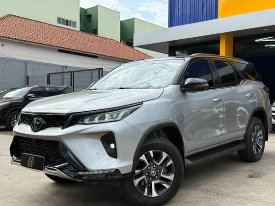 Carro 2.8 D-4D TURBO DIESEL DIAMOND 7L 4X4 AUTOMÁTICO