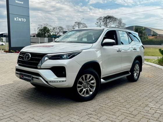 Carro 2.8 D-4D TURBO DIESEL SRX 4X4 AUTOMÁTICO