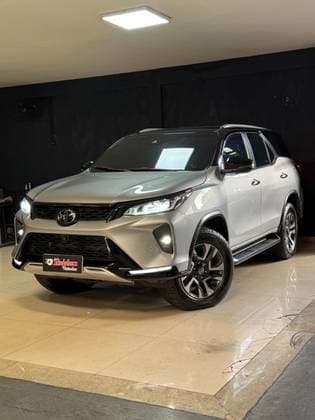Carro 2.8 D-4D TURBO DIESEL DIAMOND 7L 4X4 AUTOMÁTICO
