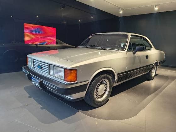 Carro 4.1 DIPLOMATA 12V ÁLCOOL 4P AUTOMÁTICO