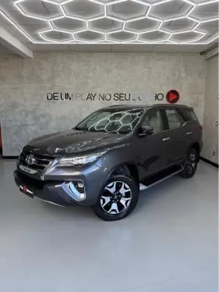 Carro 2.8 SRX DIAMOND 4X4 7 LUGARES 16V TURBO INTERCOOLER DIESEL 4P AUTOMÁTICO