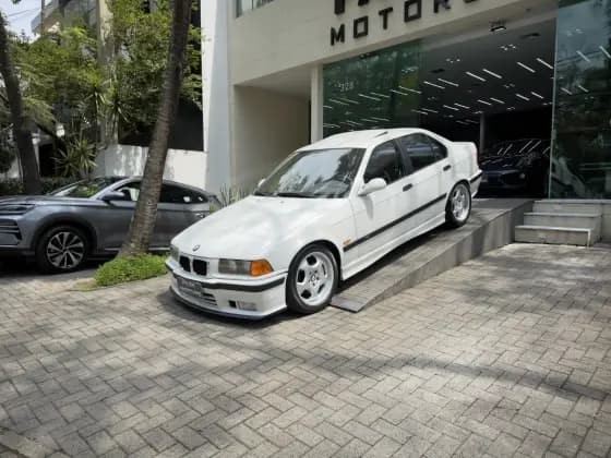 Carro 3.2 I6 GASOLINA MANUAL