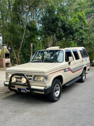 Carro 4.0 CUSTOM DE LUXE CD 8V DIESEL 4P MANUAL