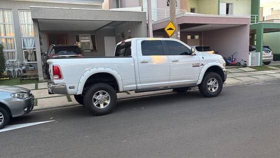 Carro 6.7 LARAMIE 4X4 CD I6 TURBO DIESEL 4P AUTOMÁTICO