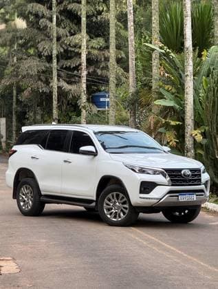 Carro 2.8 D-4D TURBO DIESEL SRX 7L 4X4 AUTOMÁTICO