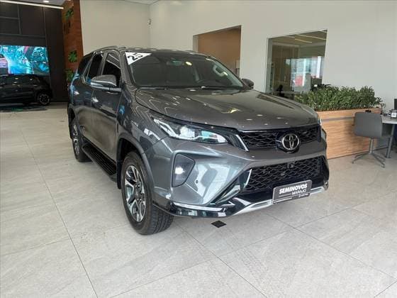 Carro 2.8 D-4D TURBO DIESEL SRX PLATINUM 7L 4X4 AUTOMÁTICO