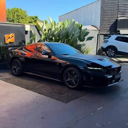 Carro 5.0 V8 GASOLINA DARK HORSE SELECTSHIFT